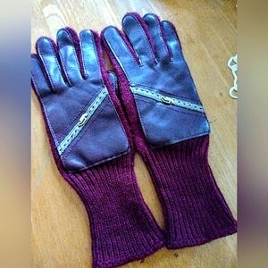 Vintage 1970s English village soft faux leather gloves maroon in color